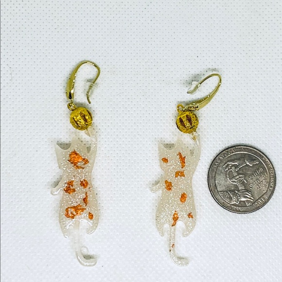 White Playful Cat Dangles with Silver Ball - Picture 3 of 4